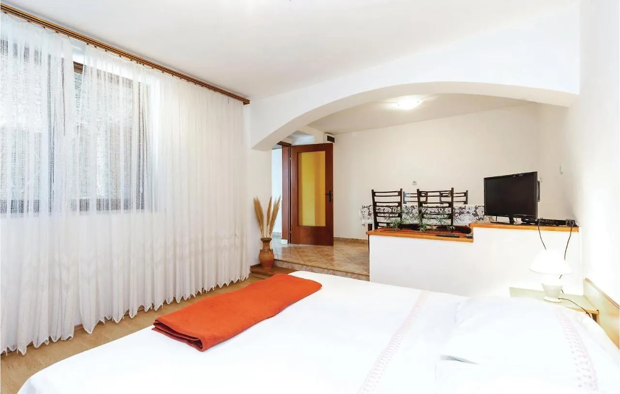 Lovely Apartment In Jadranovo With Kitchen